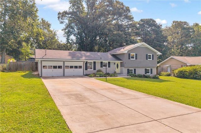 474 Royal Oaks Terrace, Stone Mountain, GA 30087