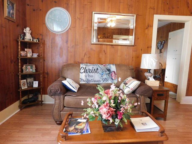 300 N Lincoln Avenue, Monett, MO 65708