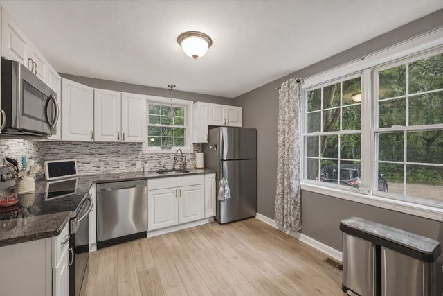 13 Charlestown Place, Derry, NH 03038