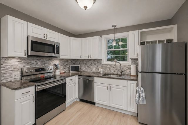 13 Charlestown Place, Derry, NH 03038