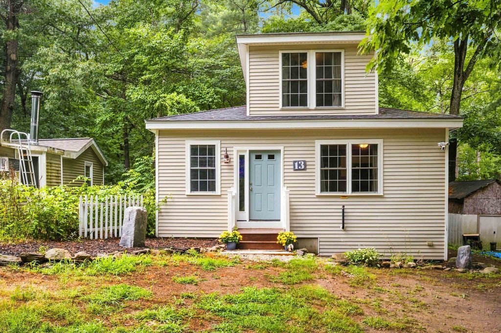 13 Charlestown Place, Derry, NH 03038