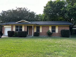 804 Loy Lane, Ennis, TX 75119