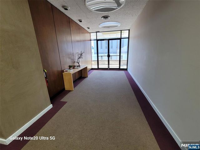 210 Sylvan Avenue B5, Englewood Cliffs, NJ 07632
