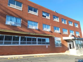 210 Sylvan Avenue B5, Englewood Cliffs, NJ 07632