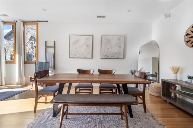 210 Bolton St. 6, Boston, MA 02127