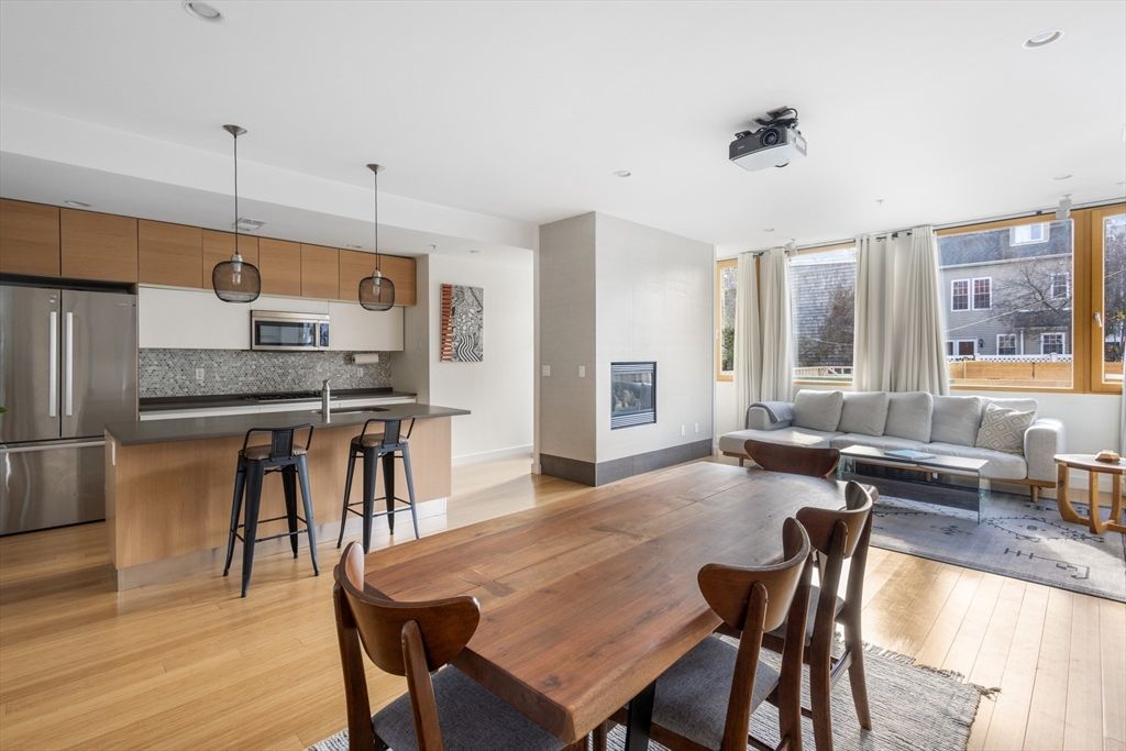210 Bolton St. 6, Boston, MA 02127