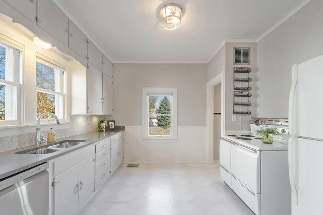 188 W Highland AVENUE, Burlington, WI 53105