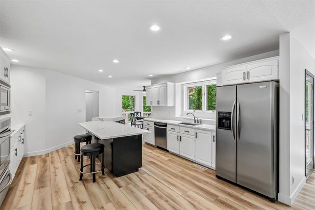 518 SW Nottingham Road, Ankeny, IA 50023