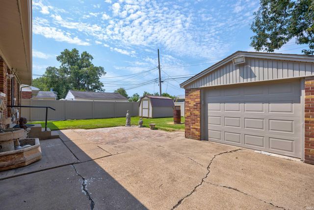 1817 Broadmoor Avenue, Evansville, IN 47714