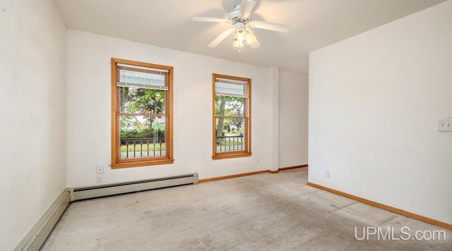 1620 Lake Shore Drive, Gladstone, MI 49837