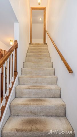 1620 Lake Shore Drive, Gladstone, MI 49837