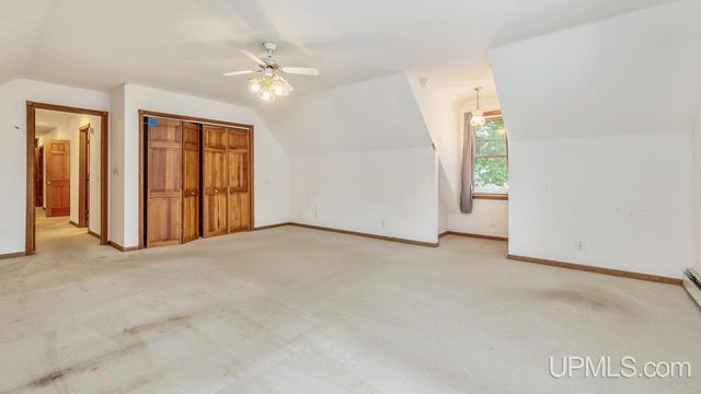 1620 Lake Shore Drive, Gladstone, MI 49837