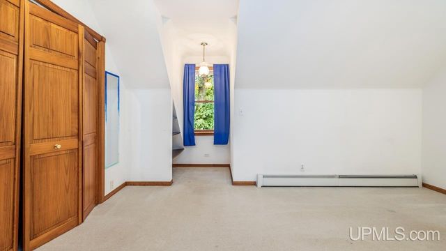 1620 Lake Shore Drive, Gladstone, MI 49837