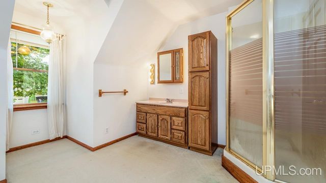 1620 Lake Shore Drive, Gladstone, MI 49837