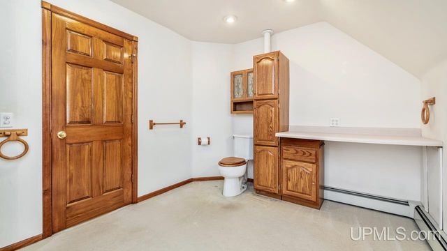 1620 Lake Shore Drive, Gladstone, MI 49837