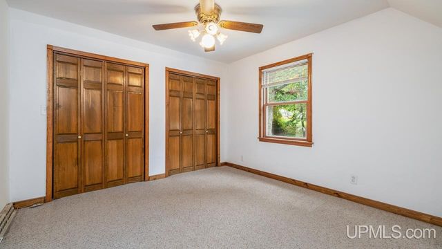 1620 Lake Shore Drive, Gladstone, MI 49837