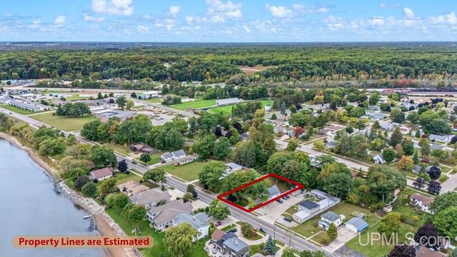 1620 Lake Shore Drive, Gladstone, MI 49837