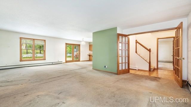 1620 Lake Shore Drive, Gladstone, MI 49837