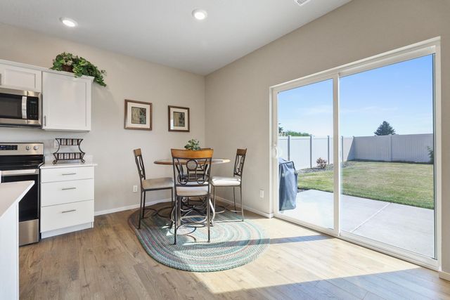8113 S Safflower St, Cheney, WA 99004