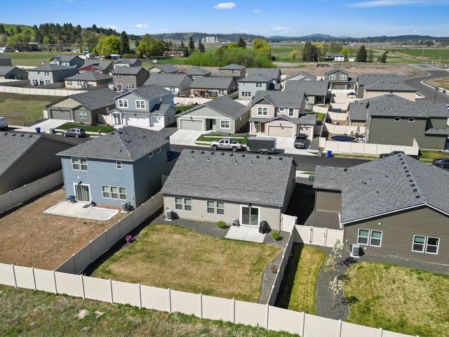 8113 S Safflower St, Cheney, WA 99004