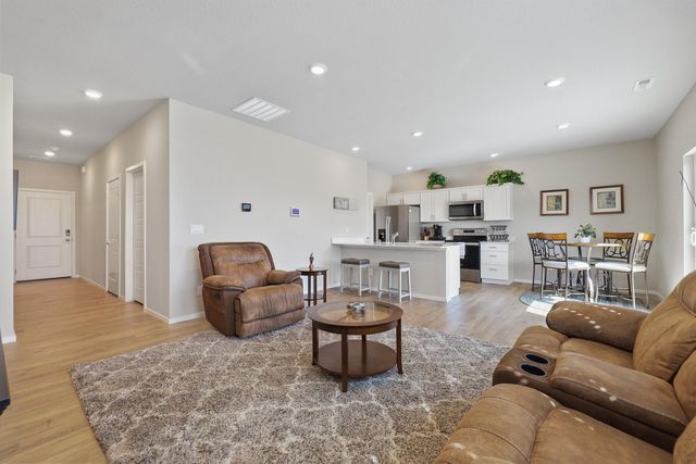 8113 S Safflower St, Cheney, WA 99004