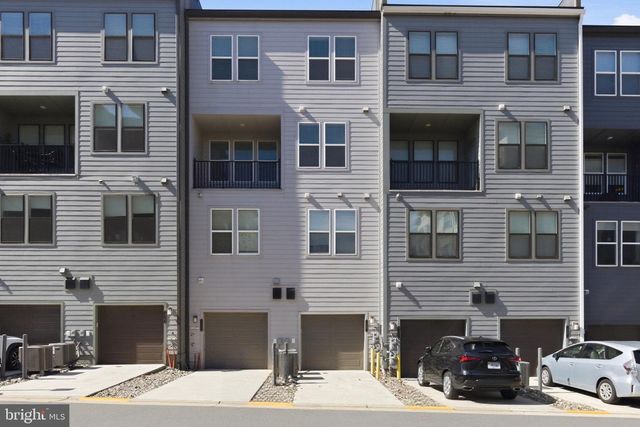 13367 LAUNDERS ST, Herndon, VA 20171
