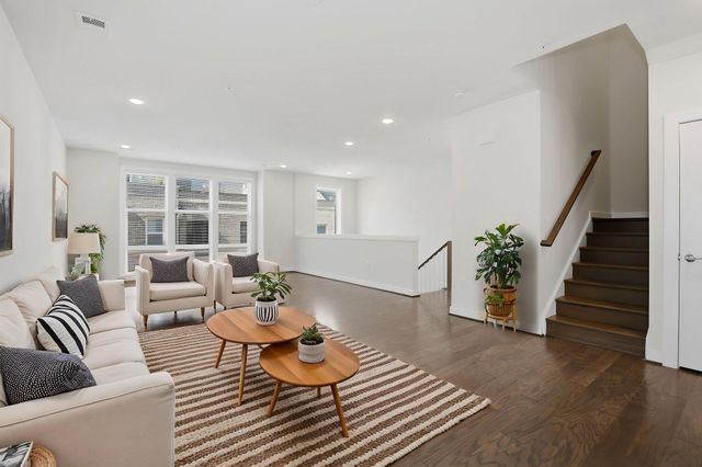 13367 LAUNDERS ST, Herndon, VA 20171