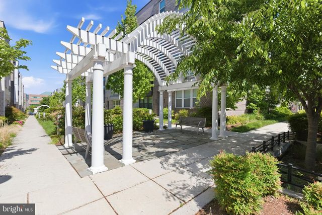 13367 LAUNDERS ST, Herndon, VA 20171