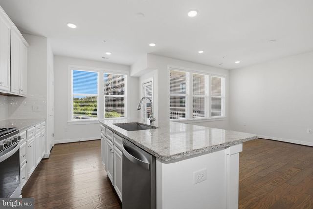 13367 LAUNDERS ST, Herndon, VA 20171