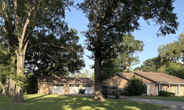 677 N Fowlkes Street, Sealy, TX 77474