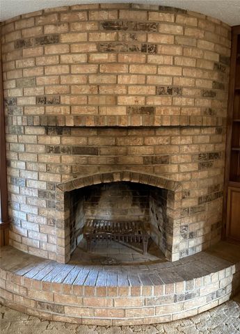 677 N Fowlkes Street, Sealy, TX 77474