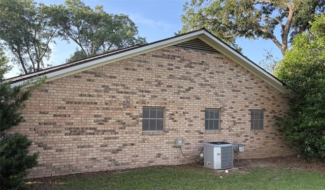 677 N Fowlkes Street, Sealy, TX 77474