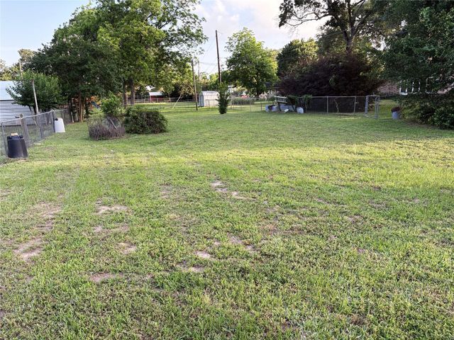 677 N Fowlkes Street, Sealy, TX 77474
