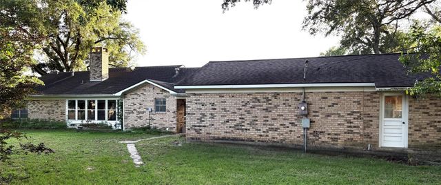 677 N Fowlkes Street, Sealy, TX 77474