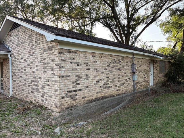 677 N Fowlkes Street, Sealy, TX 77474