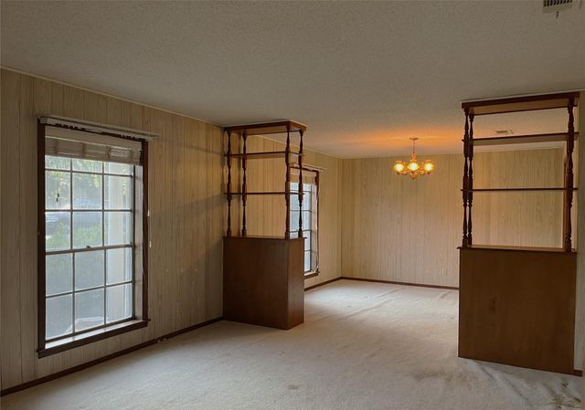 677 N Fowlkes Street, Sealy, TX 77474