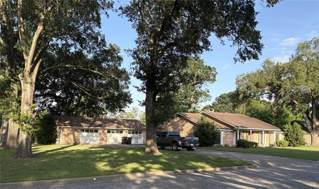 677 N Fowlkes Street, Sealy, TX 77474