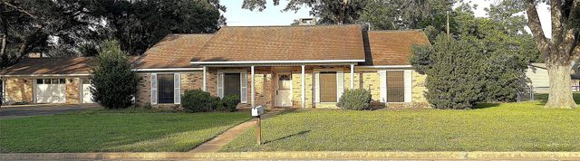 677 N Fowlkes Street, Sealy, TX 77474