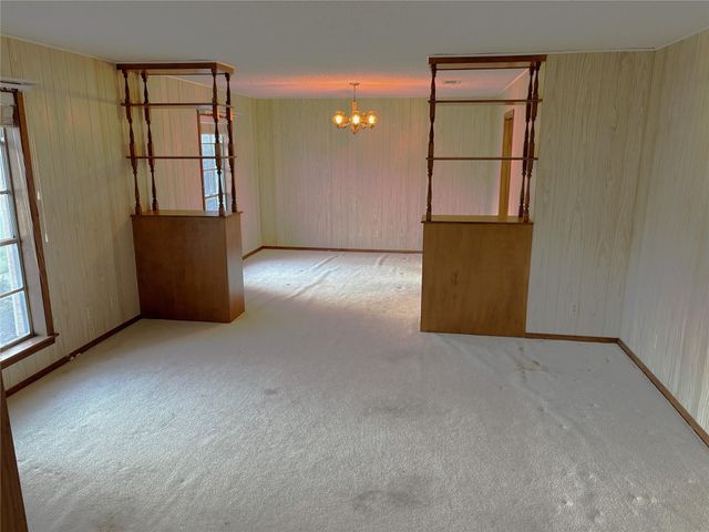 677 N Fowlkes Street, Sealy, TX 77474