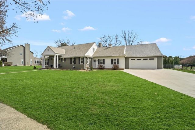 1026 Carriage Lane, Cedar Falls, IA 50613