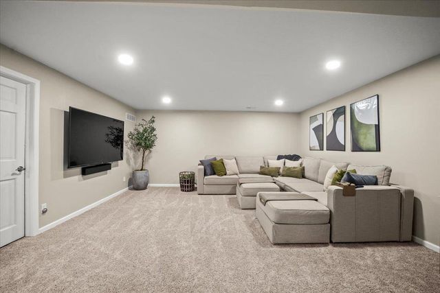 1026 Carriage Lane, Cedar Falls, IA 50613