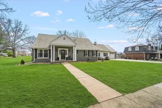 1026 Carriage Lane, Cedar Falls, IA 50613