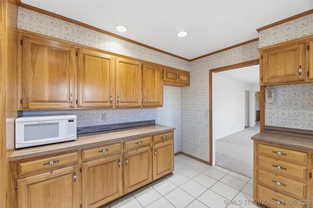 1037 Meadow Drive, Bartlesville, OK 74006