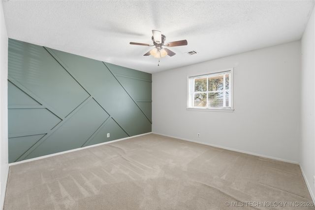 1037 Meadow Drive, Bartlesville, OK 74006