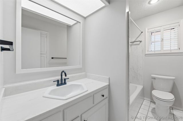 1037 Meadow Drive, Bartlesville, OK 74006