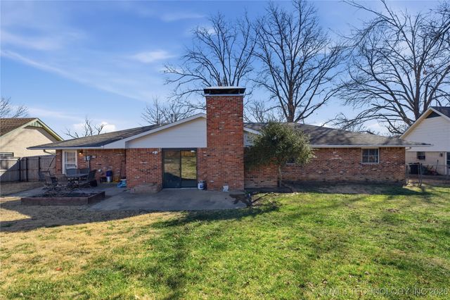 1037 Meadow Drive, Bartlesville, OK 74006