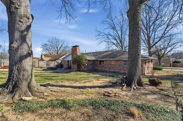 1037 Meadow Drive, Bartlesville, OK 74006