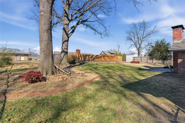 1037 Meadow Drive, Bartlesville, OK 74006