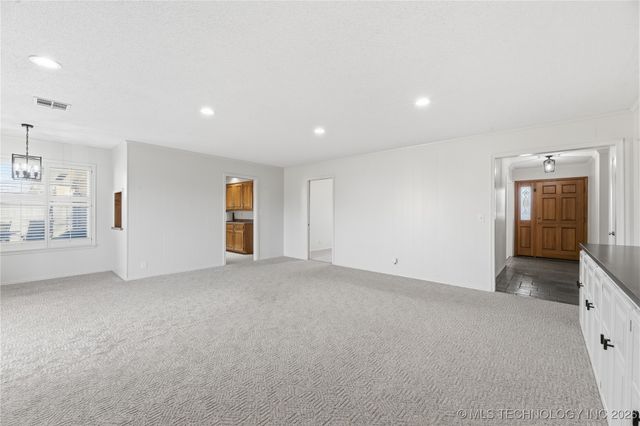 1037 Meadow Drive, Bartlesville, OK 74006