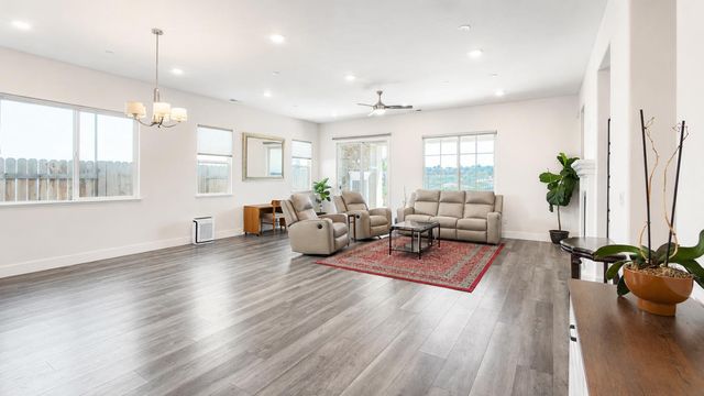1233 Buck Ridge Ct, Rocklin, CA 95765
